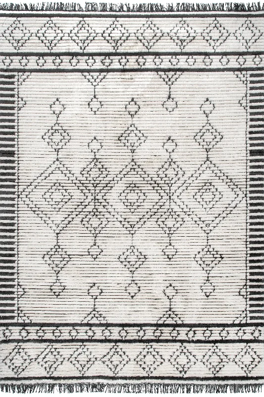 Stippled Diamonds Fringed Rug | Beige